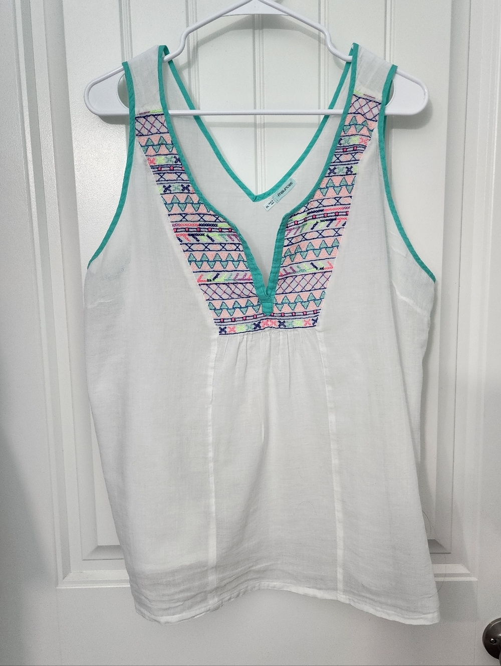 Maurices White V-Neck Tank w/ Teal Trim and Multicolor Embroidery, Size XXL